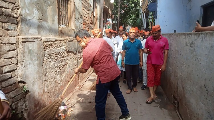 शहर दक्षिणी के विधायक  डॉक्टर नीलकंठ तिवारी स्वच्छता अभियान का   सराहनीय कार्य  लगातार  57 दिन भी रहा जारी है