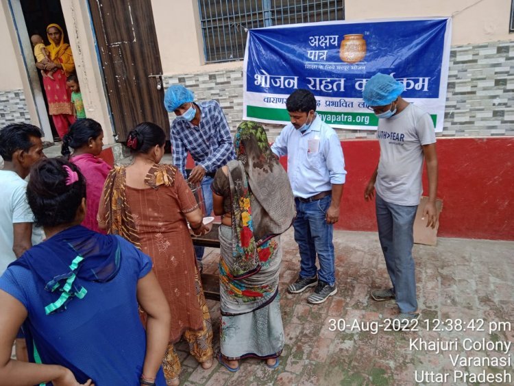 अक्षय पात्र के माध्यम से बाढ़ प्रभावित क्षेत्रों में पहुंच रहा भोजन