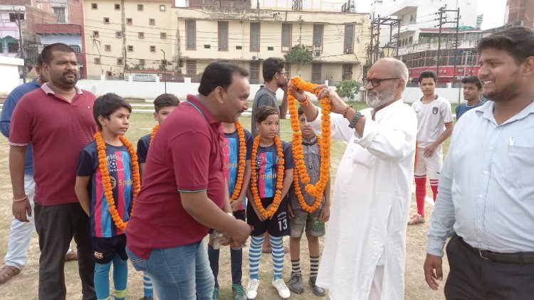 फुटबॉल मैदान का अस्तित्व बचाने में हम आपके साथ : मुरारी दास, राष्ट्रीय संगठन संयोजक, मुस्लिम राष्ट्रीय मंच