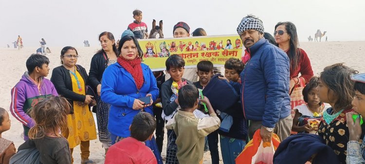 पूनम मिश्रा महिला मोर्चा प्रदेश उपाध्यक्ष के नेतृत्व में  गरीब बच्चों को  ठंडे का गरम कपड़ा एवं अन्य सामान वितरण किया गया 