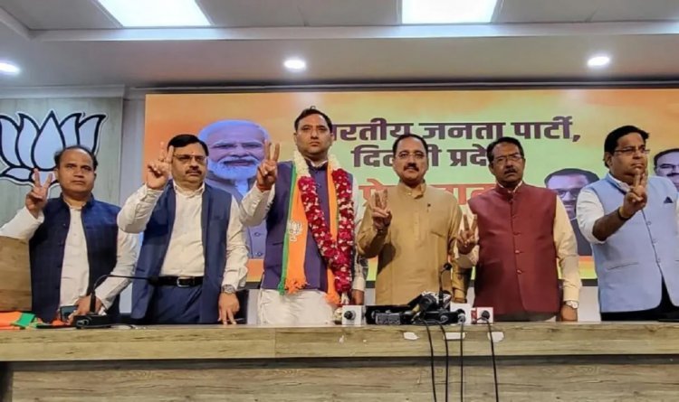 दिल्ली में हुआ बड़ा खेल, BJP में शामिल हुए AAP पार्षद पवन सहरावत: 'हंगामा करने के लिए दबाव डाला गया'