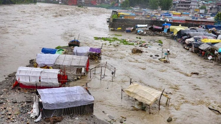 उत्तराखंड मौसम अपडेट: बादल फटने और भूस्खलन के कारण बंद हुए राजमार्ग, IMD ने जारी किया ऑरेंज अलर्ट