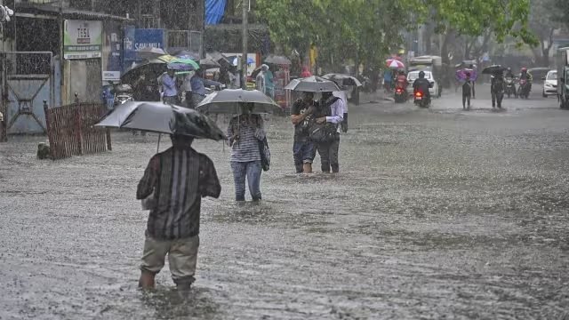 महाराष्ट्र: मुंबई में भारी बारिश जारी रहने की संभावना, मौसम विभाग ने जारी किया "ऑरेंज अलर्ट"