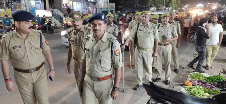 मुहर्रम से पहले कानून व्यवस्था सुनिश्चित करने के लिए दिल्ली पुलिस की जामा मस्जिद इलाके में देर रात गश्त