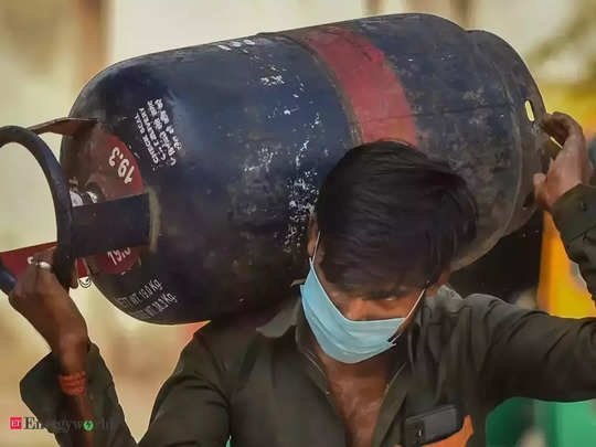 दिल्ली: कमर्शियल LPG गैस सिलेंडर की कीमतों में कटौती, जानें नई दरें