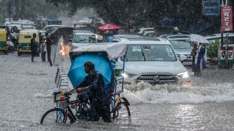 दिल्ली-एनसीआर के कुछ हिस्सों में बारिश, कई इलाकों में भर गया पानी, आगे भी बारिश होने की उम्मीद