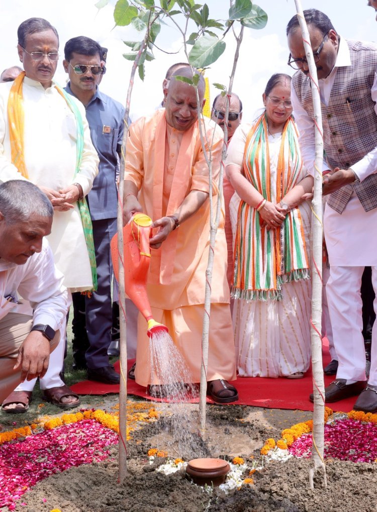 जब प्रकृति सुरक्षित रहेगी तो परमात्मा की कृपा भी बनी रहेगीः सीएम योगी