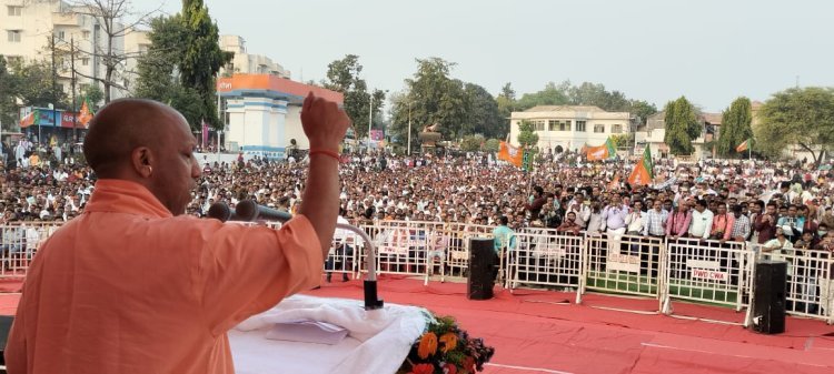 तो सिलेंडर की तरह वैक्सीन की भी ब्लैक मार्केटिंग कर देते कांग्रेसीः सीएम योगी