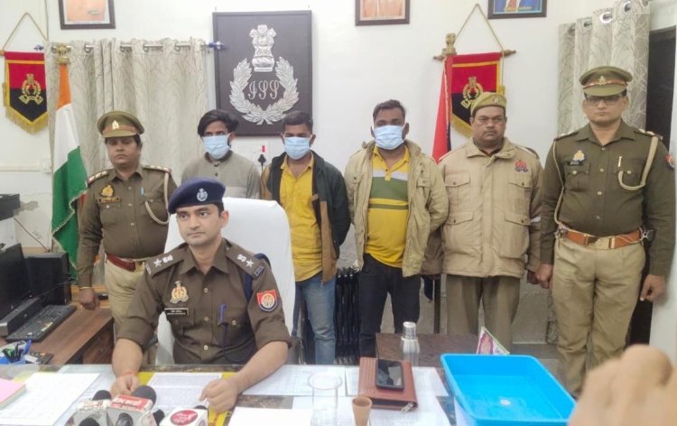 राजातालाब पुलिस ने चुराया गया दरवाजा व लोहे का गेट के चोरों को किया गिरफ्तार