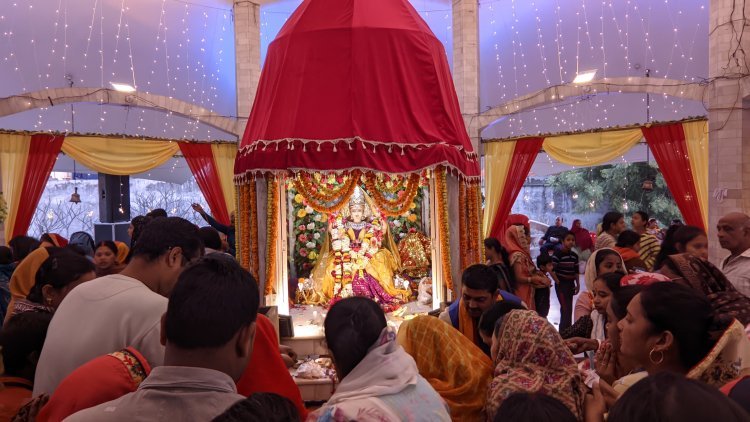  महालक्ष्मी मंदिर के 25वें स्थापना दिवस के अवसर पर किया गया भव्य श्रृंगार, हुए विविध आयोजन