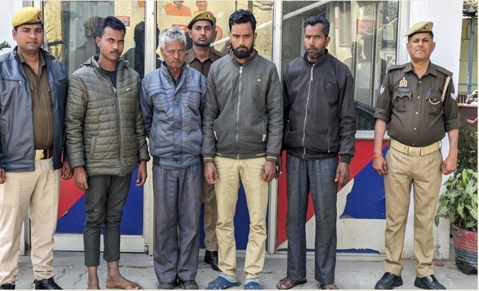  शाहजहांपुर के थाना रोज़ा पुलिस ने चार शातिर अपराधियों को गिरफ़्तार कर भेजा जेल ।