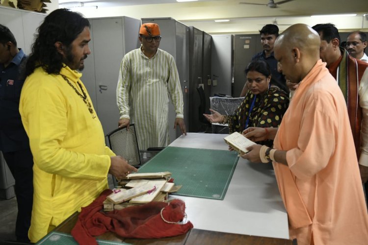 मुख्यमंत्री योगी आदित्यनाथ ने डॉ संपूर्णानंद संस्कृत विश्वविद्यालय का किया औचक निरीक्षण